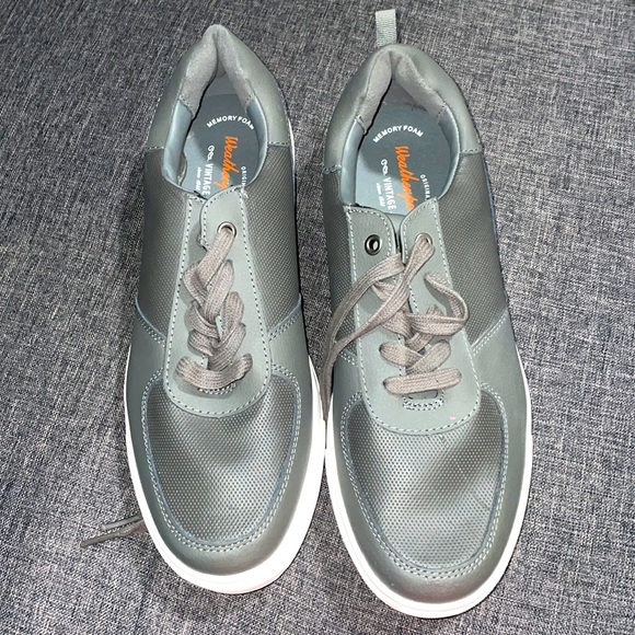 Men’s shoes they r new - Picture 1 of 3